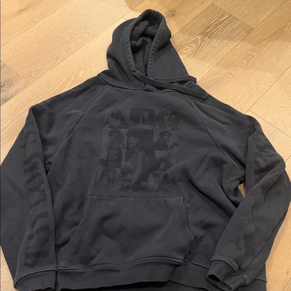✨ Taylor Swift The Eras Tour Black Hoodie (L)